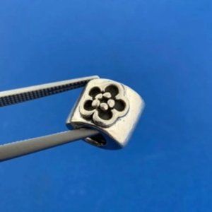 Pandora Bracelet Daisy Charm.